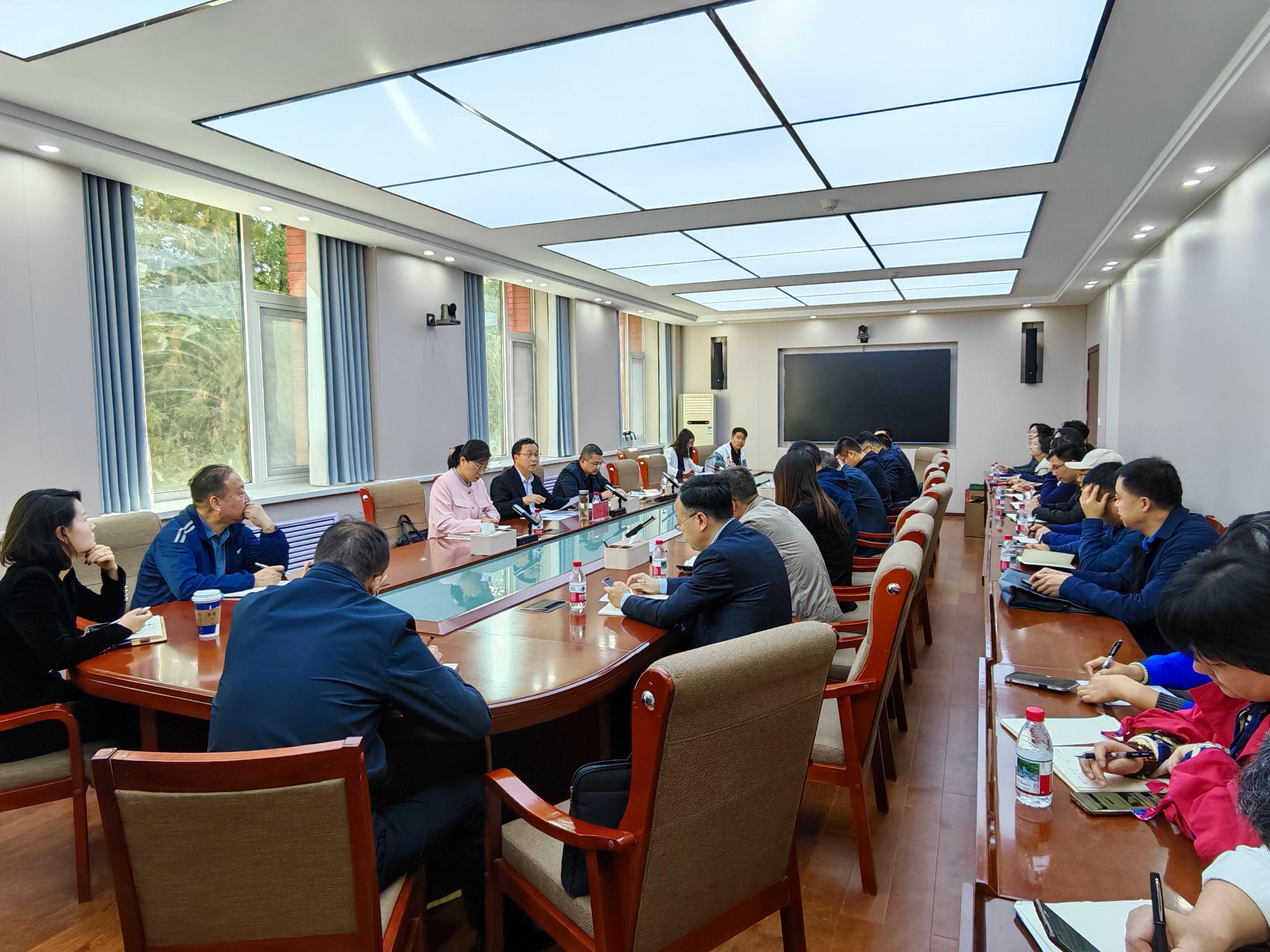 实管处召开 2025 年秋季学期首次实验室工作例会