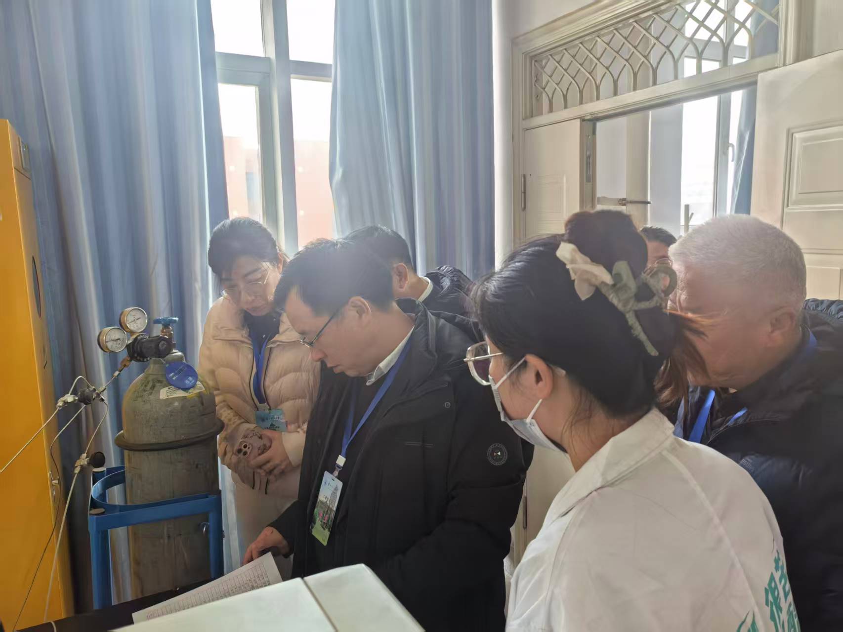 学校开展元旦节前实验室安全专项检查